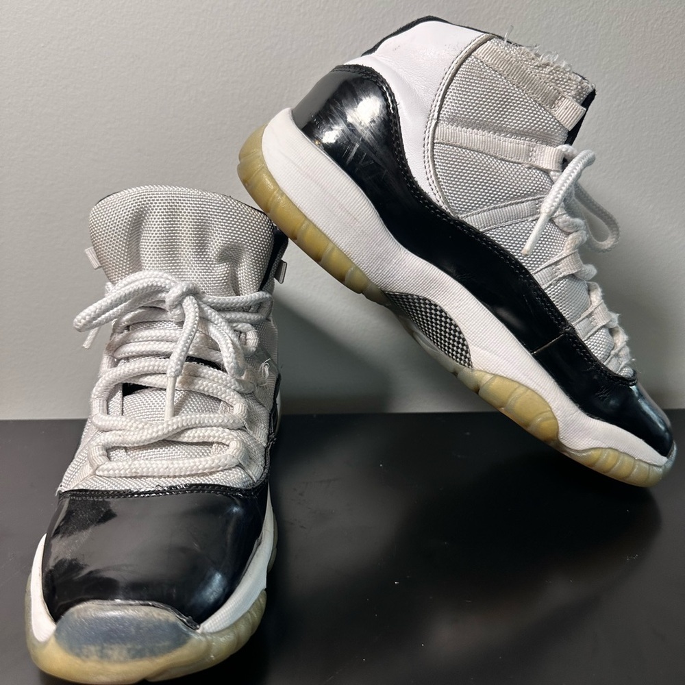 Jordan 11 Retro GS Concord. Size 7Y. Limited edition from 2018.